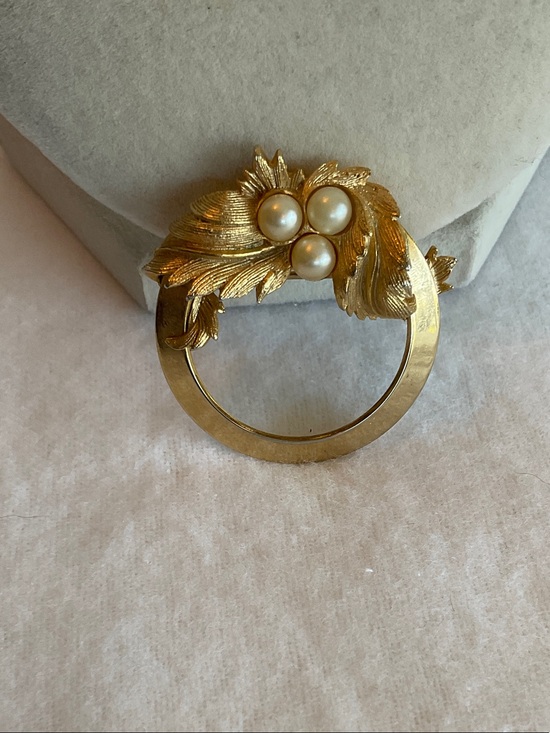 Sarah Coventry Jewelry - Sarah Coventry Gold-Tone Leaf Brooch with Pearl Cluster